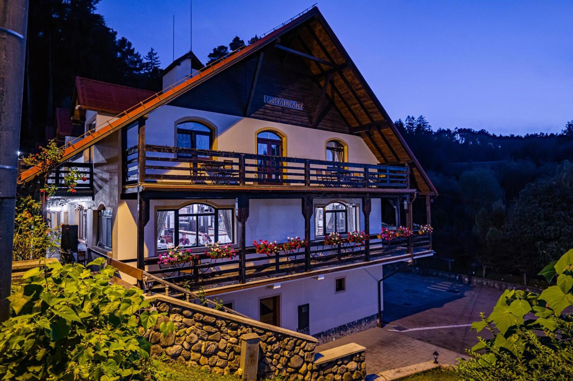 Q Chalet Négyfalu Kültér fotó