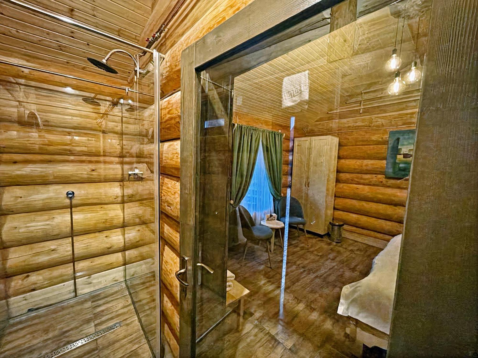 Q Chalet Négyfalu Szoba fotó