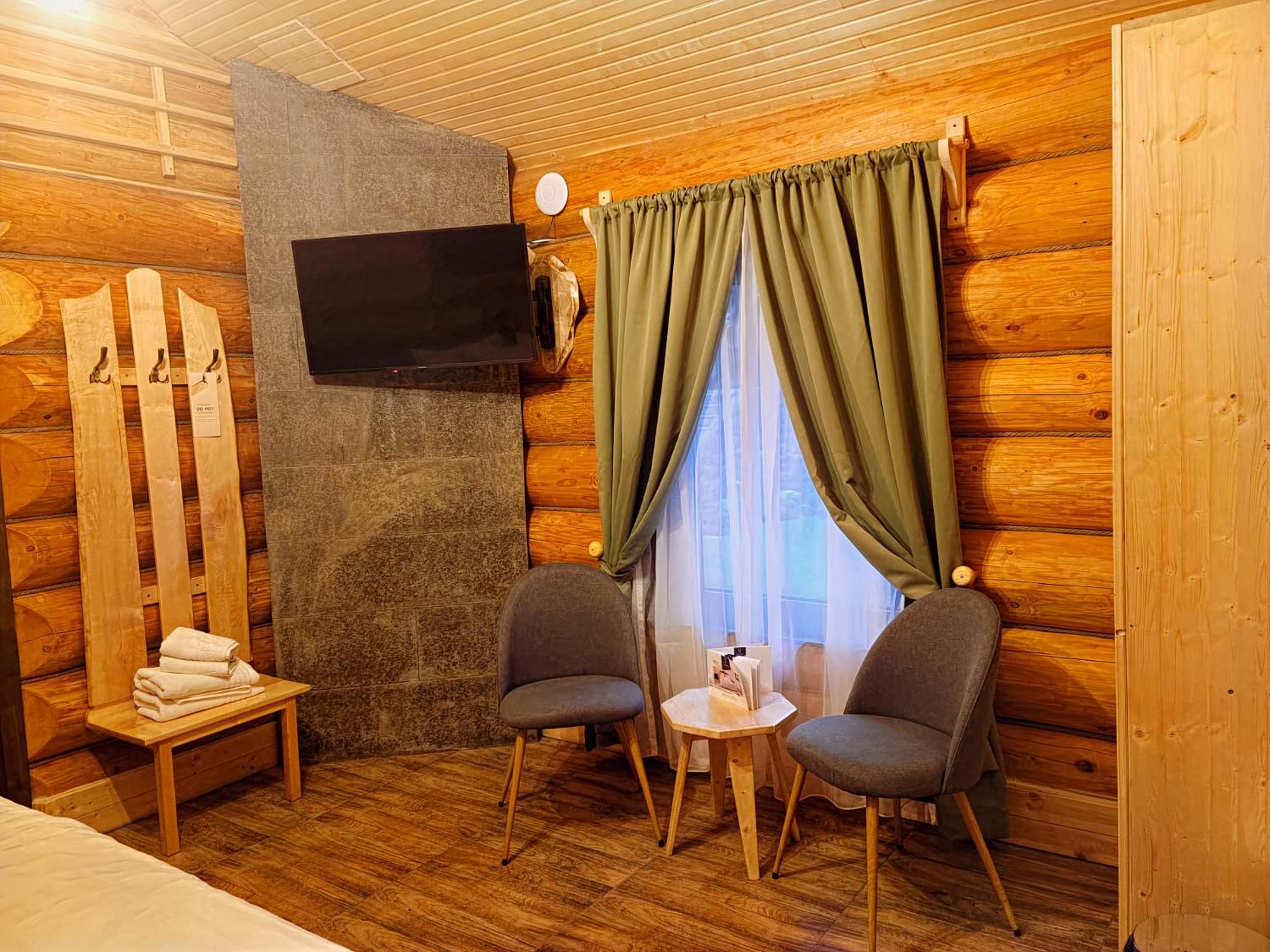 Q Chalet Négyfalu Szoba fotó