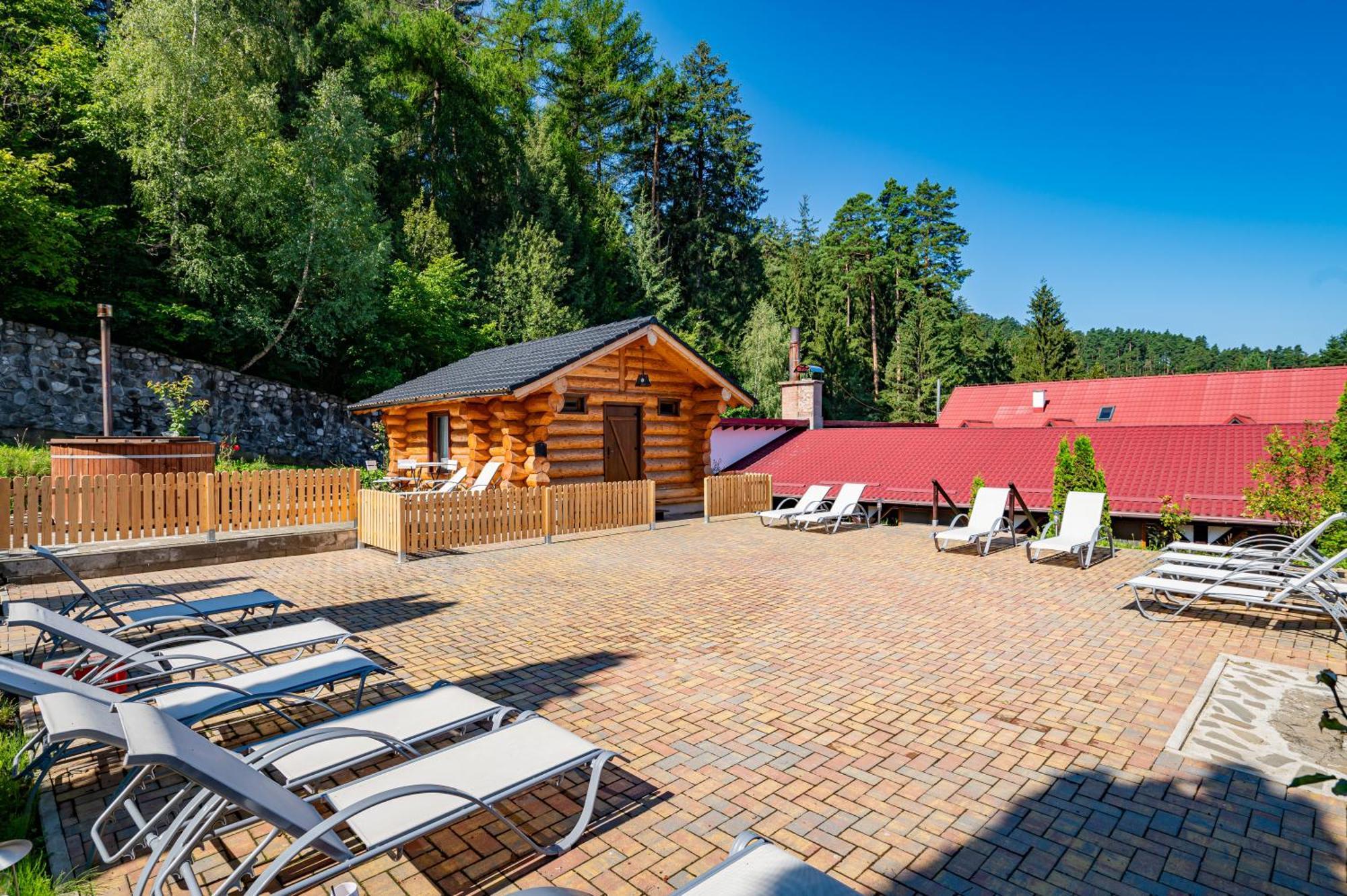 Q Chalet Négyfalu Szoba fotó