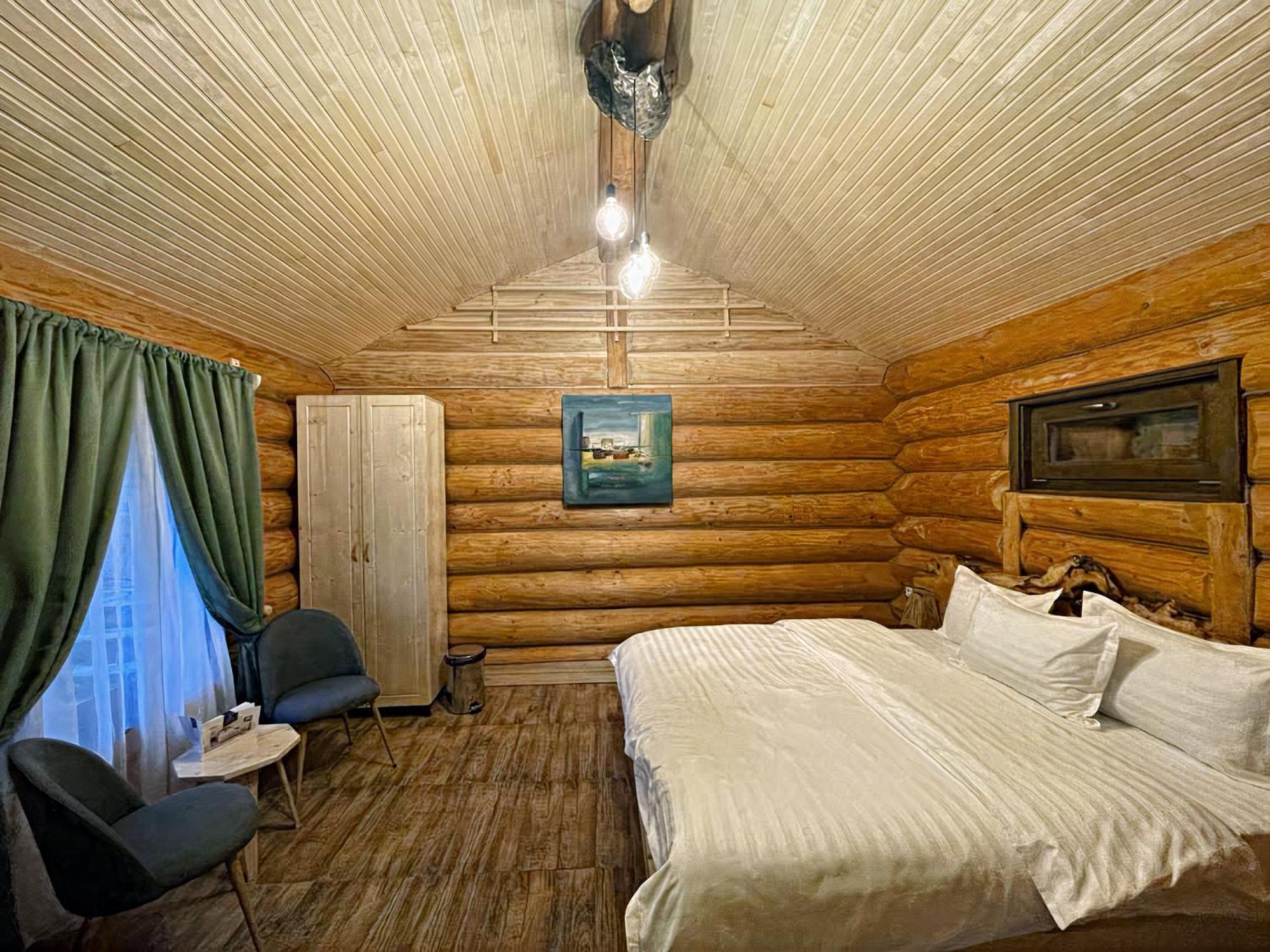 Q Chalet Négyfalu Szoba fotó
