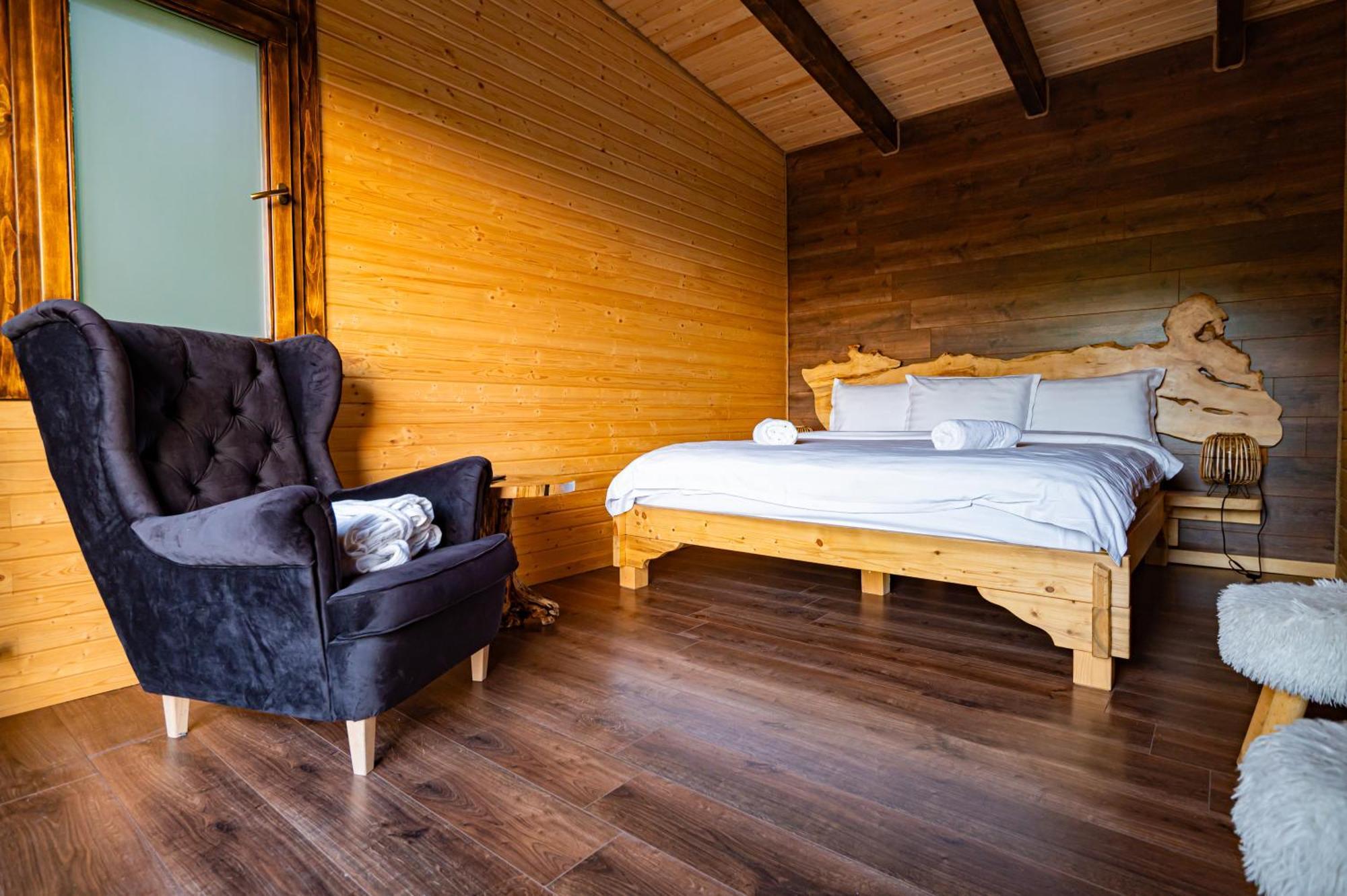 Q Chalet Négyfalu Szoba fotó