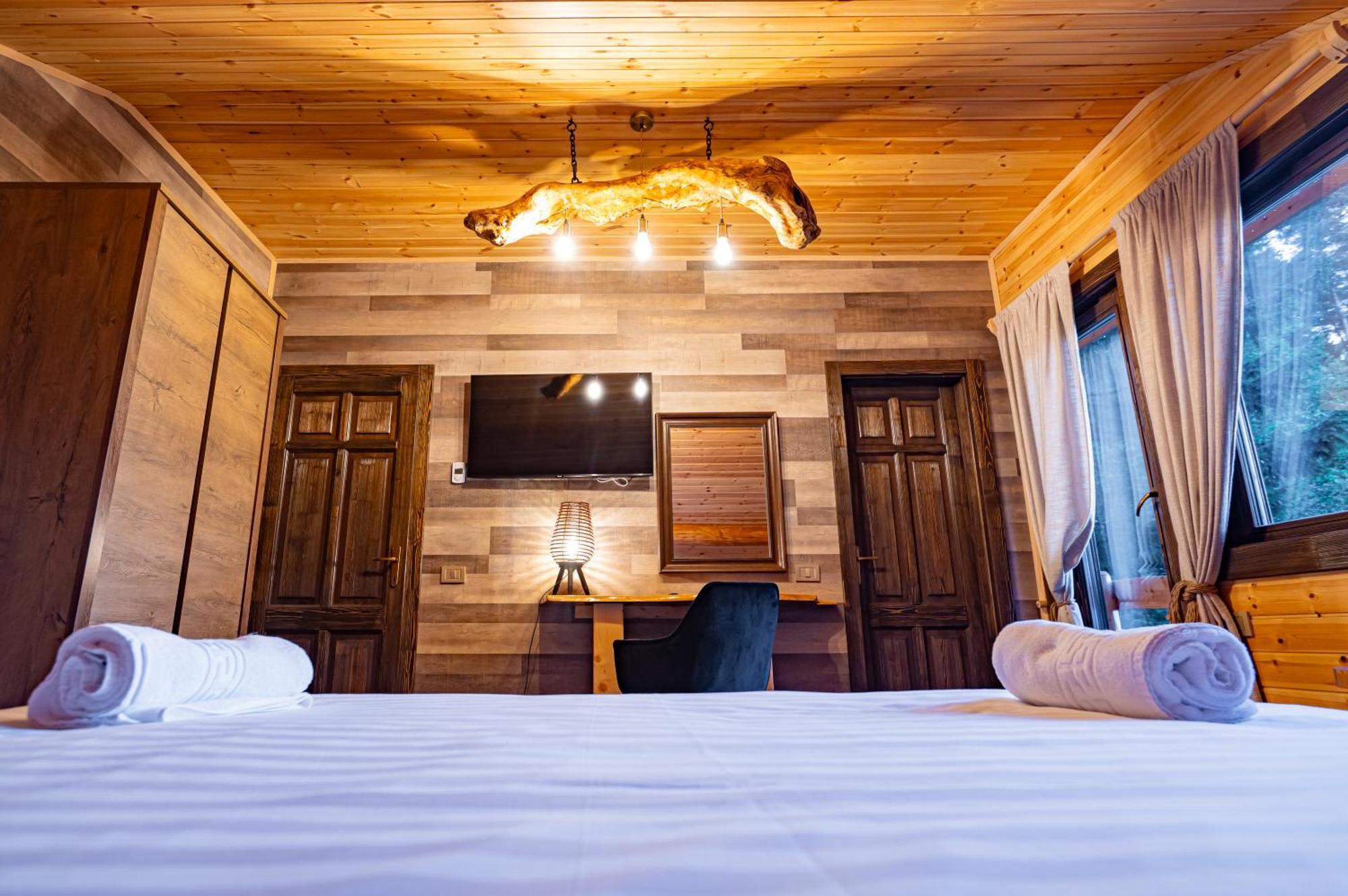 Q Chalet Négyfalu Szoba fotó